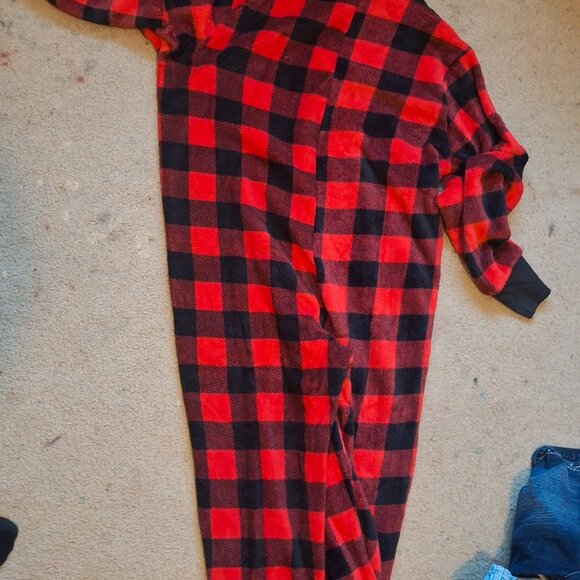 Black and red one piece - Picture 3 of 3